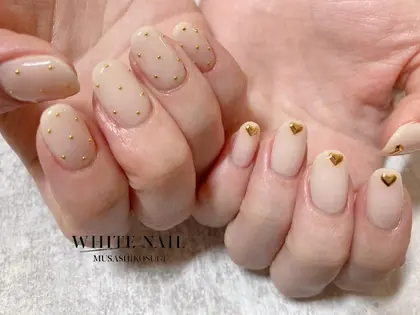 ゴールドドット×ハート(*ˊᵕˋ*)੭ ੈ︎ 62s｜WHITE NAIL (旧Chalena 