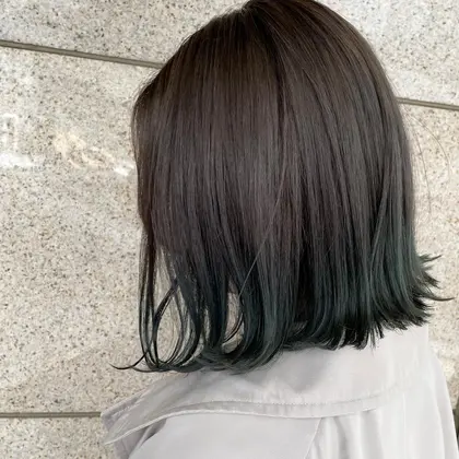 色落ちを薄いシルバーにしていくためにブリーチ2回 色持ちを考えて少し濃いめのシルバーアッシュ Arrows 池袋店所属 柏木 美紅のヘアカタログ ミニモ