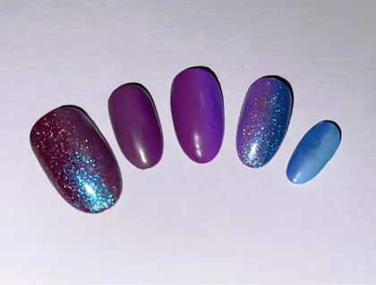 紫から水色へのグラデーションネイル カラー追加 A Mo Nail S所属 A Mo Nail Sのネイル デザイン ミニモ