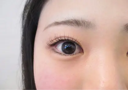 まつ毛パーマ 上 丸みのあるパーマになります Luxiel所属 田中 詩乃のマツエクデザイン ミニモ
