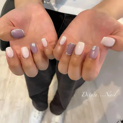 ちゅるんと乳白色とマットなラベンダーの組み合わせが可愛い ディティカネイル名駅店所属 Ditycanail Shioriのネイル デザイン ミニモ