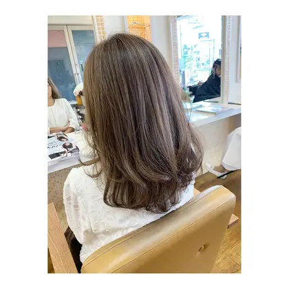 白髪を染めたいけど 暗くしたくない方にオススメです Kami Yu所属 中山 絵理のヘアカタログ ミニモ