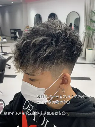 ブリーチ１回で作るホワイトメッシュ 白髪隠し 白髪ぼかしにも Emu所属 Zest Emu店のヘアカタログ ミニモ