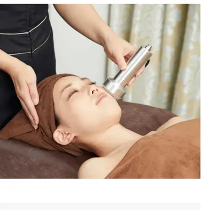 グロッティをあてるだけでもリフトアップします 血管の質から変えていきますので究極のケア Chainon所属 シェノン 肌質改善サロンのエステ リラクカタログ ミニモ