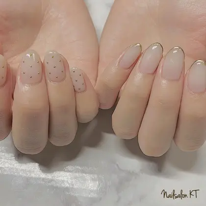 スタッズドット スワロも良いけどスタッズも 良くお問い合わせ頂く デザイン Nail Salon Kt所属 Nailist Hiromiの ネイルデザイン ミニモ