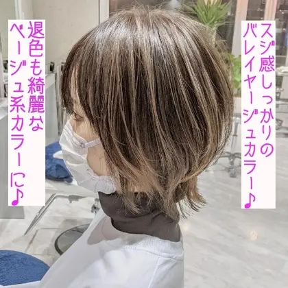 ウルフヘアにバレイヤージュカラー 根本付近全体を暗めのベージュ系にして 毛先や表面のブリーチ部 Riganuts 池袋店所属 かわいい カッコイイ を作る 関根拓郎のヘアカタログ ミニモ