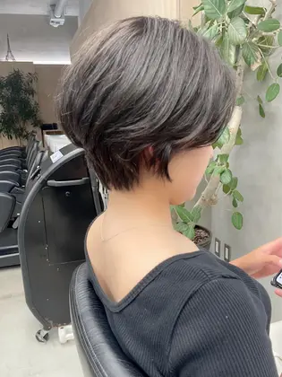前髪はやや長めに襟足はすっきり短めのショートボブ サイドは耳に掛けたりしてタイトにしてもかわいいス Triela池袋所属 Furihata Atsushiのヘアカタログ ミニモ
