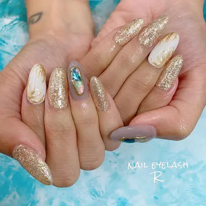 ゴールドネイル 21年夏人気のゴールドネイルのネイルデザイン ネイルアートカタログ ミニモ