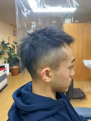 クールにジェットモヒカン風 刈り上げはお任せ下さい カプリヘアーデザイン所属 吉田 寛治のヘアカタログ ミニモ