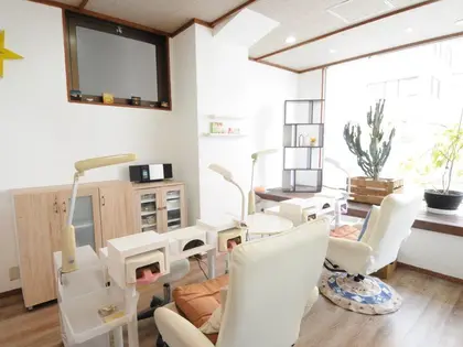 nail salon　share
