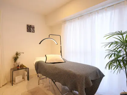 THREE KNOTS【眉毛専門店】