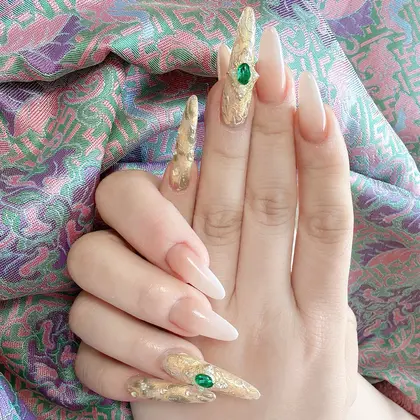 nail salon  U