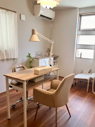 private nail salon Aimé