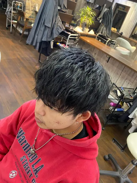 ツイスト スパイラルパーマ 黒髪でもここまで動きがでて立体感も出ます 今月割引きしてますのでお気 Diece所属 キラ メンズ特化 渋谷のヘアカタログ ミニモ