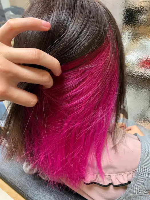 インナーカラー 原色ピンク Ligee所属 西村 茉璃亜のヘアカタログ ミニモ