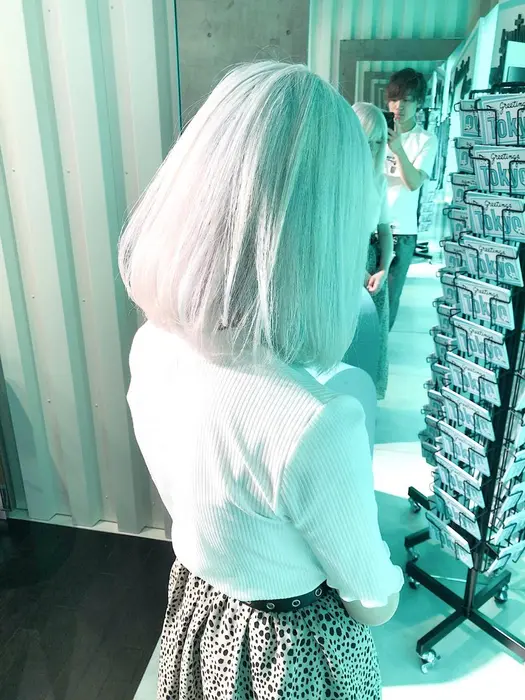 White Hair 円 ムラシャンはエンシェールズのシャンプーを薄めて使う Mina By One S所属 Romand Tomoyaのヘアカタログ ミニモ White Hair 円 ムラシャンはエンシェールズのシャンプーを薄めて使う Mina By One S所属 Romand Tomoyaのヘアカタログ ミニモ