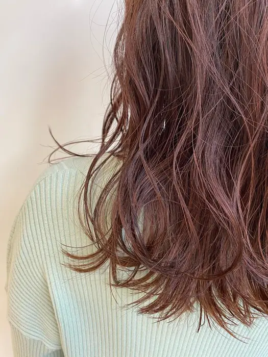 ピンクブラウン ゆるウェーブがかわいい Neolive East所属 三浦 彩華のヘアカタログ ミニモ