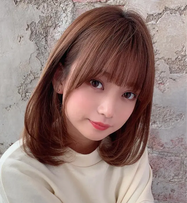 くびれヘア くびれミディアム くびれ巻き セミロング ミディアム 新宿 新宿美容室 ベージュ ブラウ Afloat Ruvua所属 くびれヘア 久原結衣のヘアカタログ ミニモ