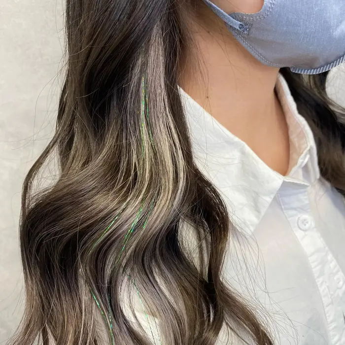 グレーエクステ グリーンティンセル グレーカラー シルバーカラー 緑 グリーンカラ オフホワイトアンドなんば所属 韓国ヘア 篠田梓のヘアカタログ ミニモ