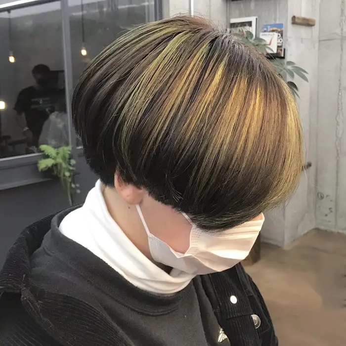 デザインカラーで楽しむヘアスタイル ライトグリーンインナーカラー マッシュ Yoke所属 ウルフ ショート Mikuniのヘア カタログ ミニモ