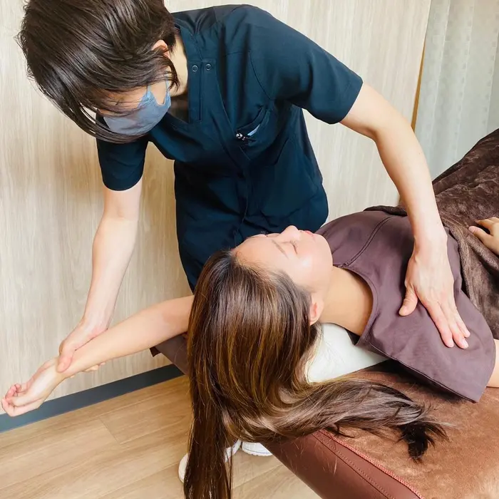 restyle矯正で丸くなった姿勢を正しい位置に戻します。
ゆっくりストレッ?...