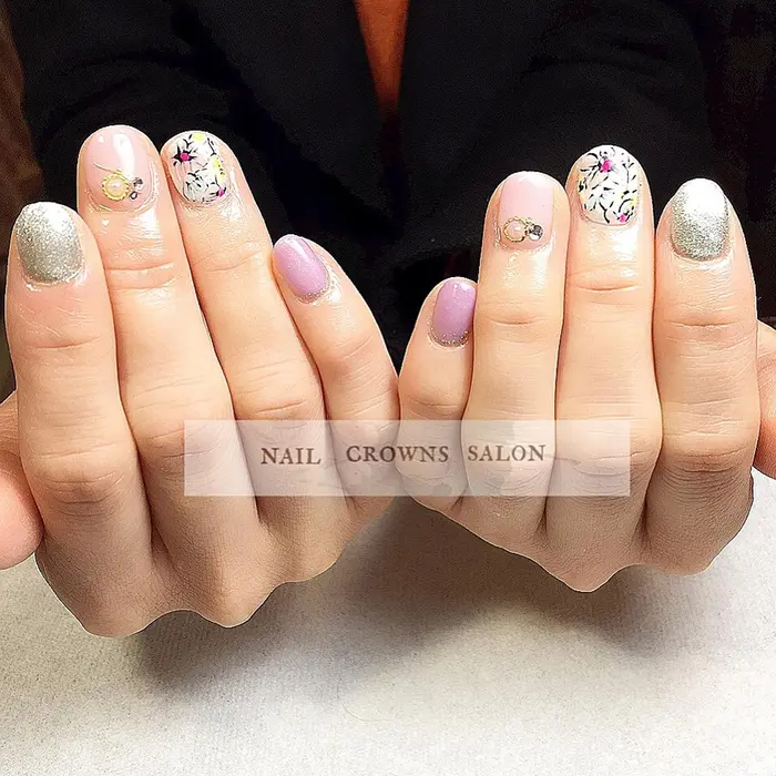 お花柄ネイル Nailcrownsalon所属 石堂 香織のネイルデザイン ミニモ