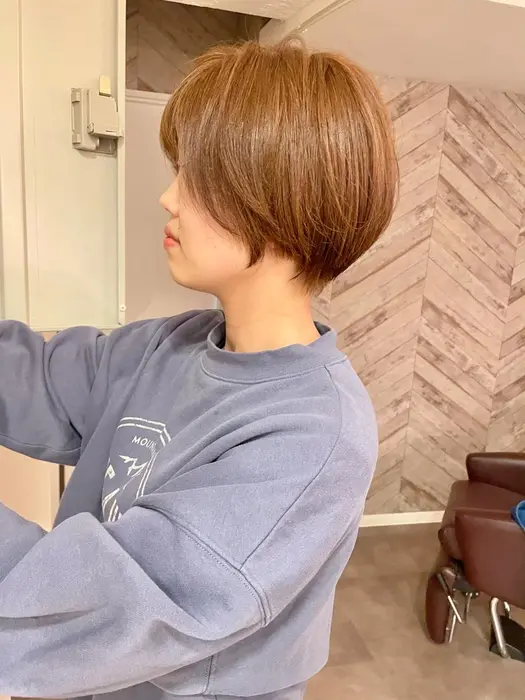 春夏おすすめ 可愛い丸みのゆったりショート 女性らしい丸みと顔まわりのレイヤーで小顔効果 Emiwo所属 ショートヘア 小川裕二のヘア カタログ ミニモ