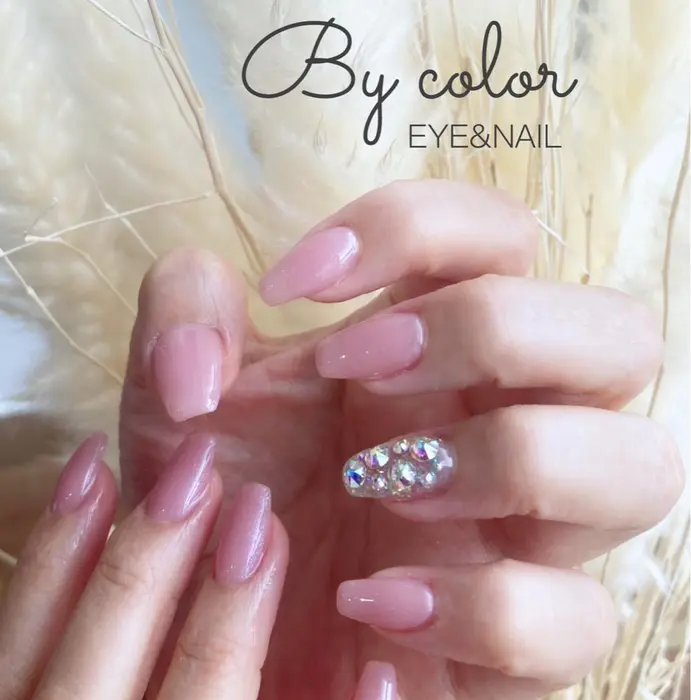 シンプル好きさんにオススメの ストーン敷き詰め ストーン敷き詰め ワンカラーネイル Y By Color Eye Nail所属 Yu Kaの ネイルデザイン ミニモ