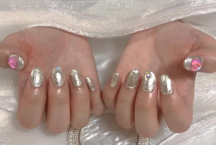 ワンカラー キラキラネイル 240番 Salon De Minuit所属 Nancy のネイルデザイン ミニモ