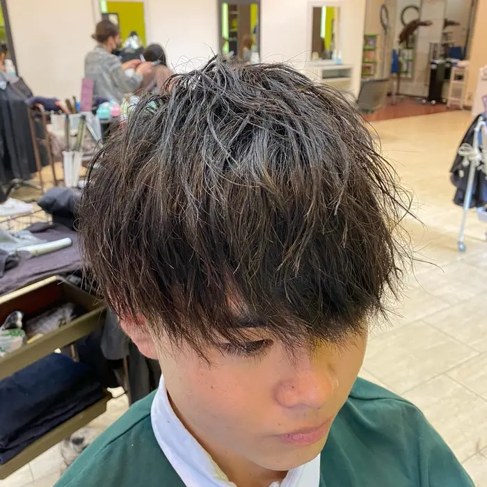 重め前髪の王道マッシュ Kelly S Green ケリーズグリーン 所属 絶対似合わせるパーマ 蕃本 啓利のヘアカタログ ミニモ 重め前髪の王道マッシュ Kelly S Green ケリーズグリーン 所属 絶対似合わせるパーマ 蕃本 啓利のヘアカタログ ミニモ