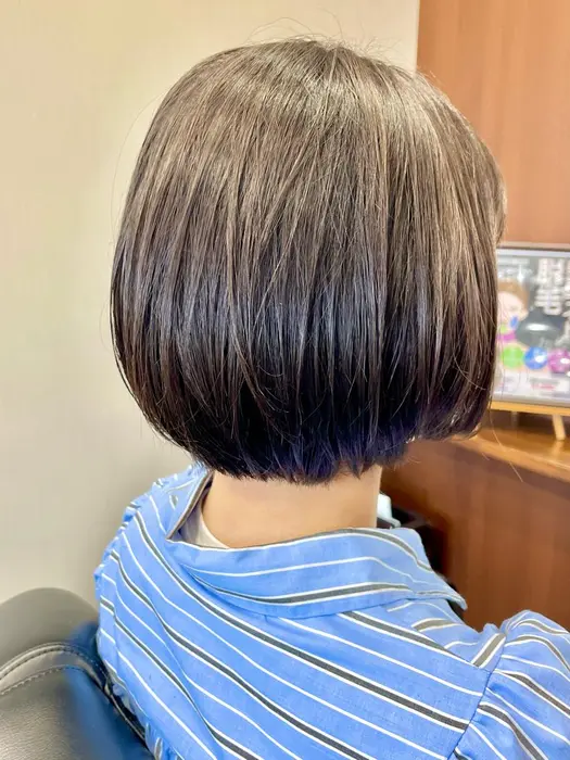 ウェイト重めの顎ラインのショートボブ Barbergentle所属 城宝 敬太のヘアカタログ ミニモ