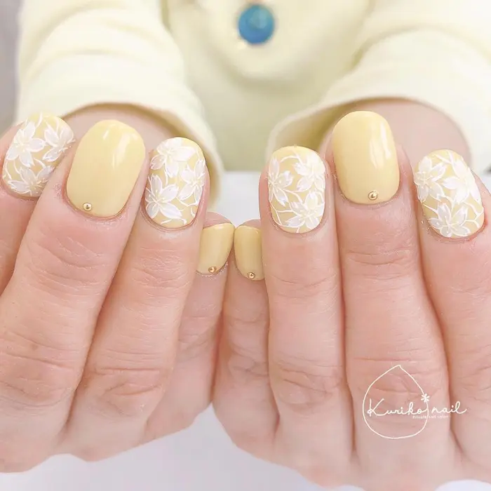 黄色の桜ネイル 桜木町ネイルサロンkuriko Nail所属 Kuriko Nailのネイルデザイン ミニモ