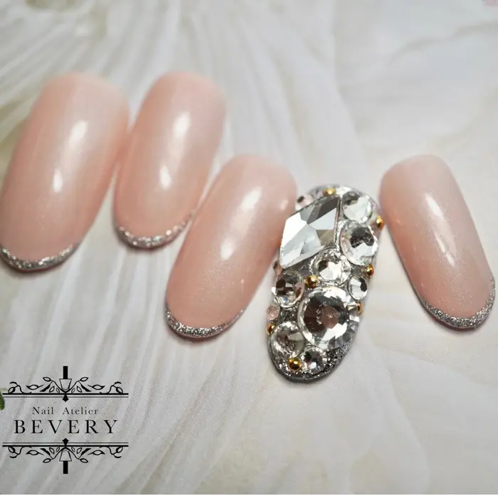 ネイルチェンジ ネイルチェンジ スワロフスキーネイル 上品ネイル ストーンうめ ネイルアトリエ Bevery所属 ネイルアトリエ Beveryのネイルデザイン ミニモ
