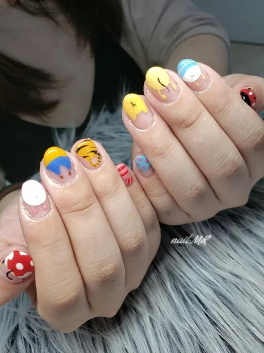手書きアートネイル ディズニーネイル ディズニー後ろ向きネイル キャラネイル Nail Salon Coco所属 Nail Salon Coco 溝の口駅 のネイルデザイン ミニモ