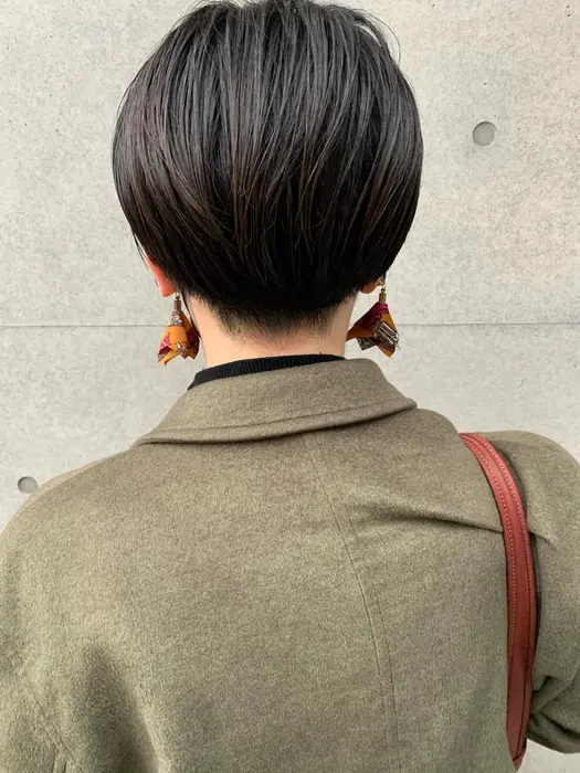 刈り上げショートのバックスタイル 襟足の生え癖強い方にはおすすめ Views Tokyo所属 迫田峻輝 似合わせ カットカラーのヘア カタログ ミニモ