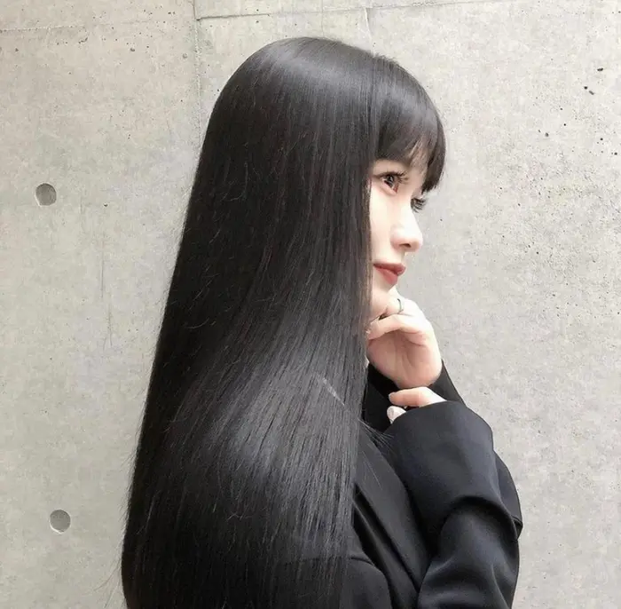 振り返るほど綺麗な黒髪ストレート Earth アース 東戸塚店所属 最新 髪質改善 透明感のヘアカタログ ミニモ