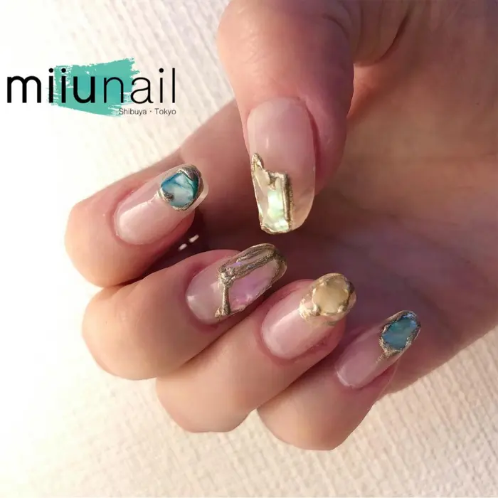 貝殼風デザインネイル 宝石風ネイル 大人上品ネイル ネイルデザイン インスタ ジェルカ Miiunail所属 Miiu Nailのネイル デザイン ミニモ