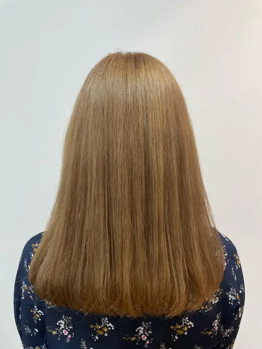 カラーモデルさんブリーチ履歴０回で 今回初めて全頭ブリーチをしました 1回 ミルクティーベー Hair Face Story所属 Story Fuka のヘアカタログ ミニモ