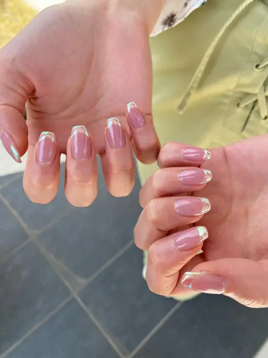 オーロラミラーパウダーでフレンチ Earth Coiffure Beaute 伊勢崎店所属 鈴木 千佳子のネイル デザイン ミニモ