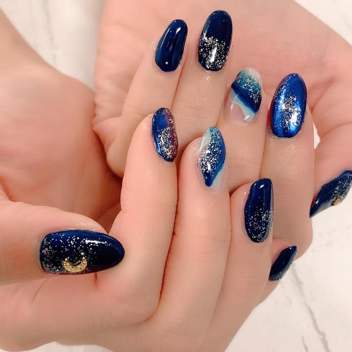 定額abの月のデザインです 濃い青で夜空のようで可愛いです Kireie所属 Suzu のネイルデザイン ミニモ 定額abの月のデザインです 濃い青で夜空のようで可愛いです Kireie所属 Suzu のネイルデザイン ミニモ