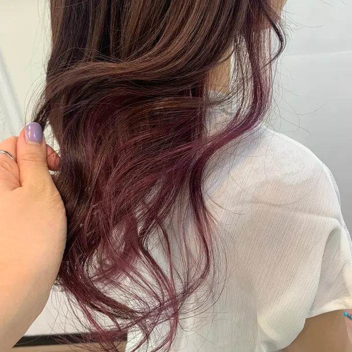 インナーピンク パープルブラウン 巻いても結んでも ストレートでも可愛くなるように 入れる位置を Blue Faces赤羽店所属 佐藤 亜紀のヘアカタログ ミニモ