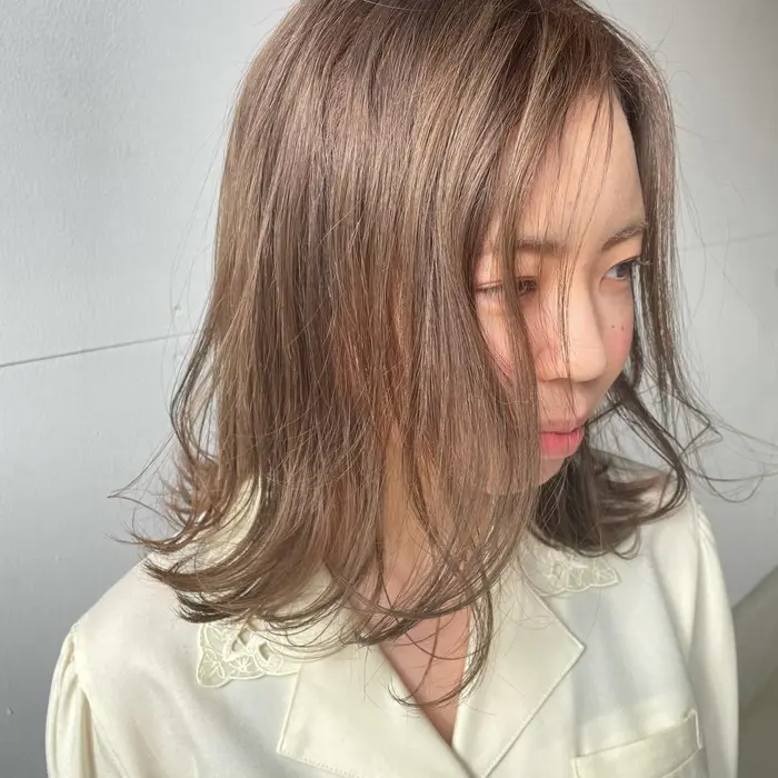 グリーンベージュ ブリーチ1回です ブリーチカラーは事前に Dmにてご相談く Hair Salon Kusuki所属 柿谷夏季 ピンクカラ ー レトロカラーのヘアカタログ ミニモ