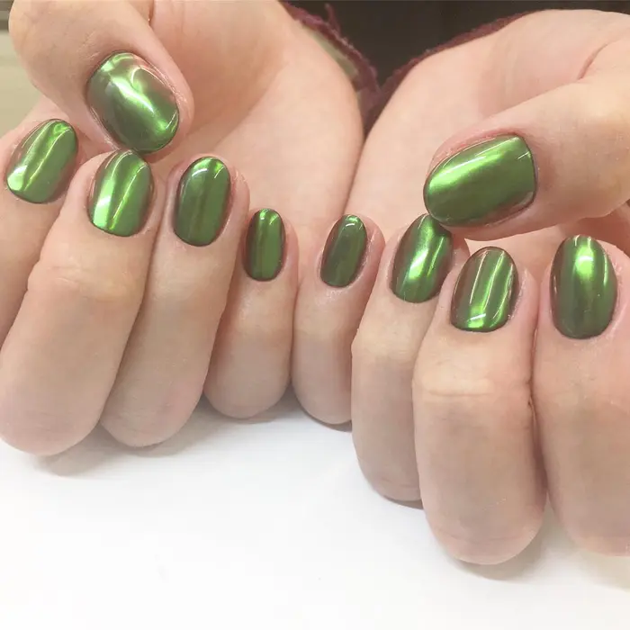 黒にオーロラパウダーで黄金虫ミラー ベースカラー追加 1000円です Minami Nail所属 Haruka のネイルデザイン ミニモ