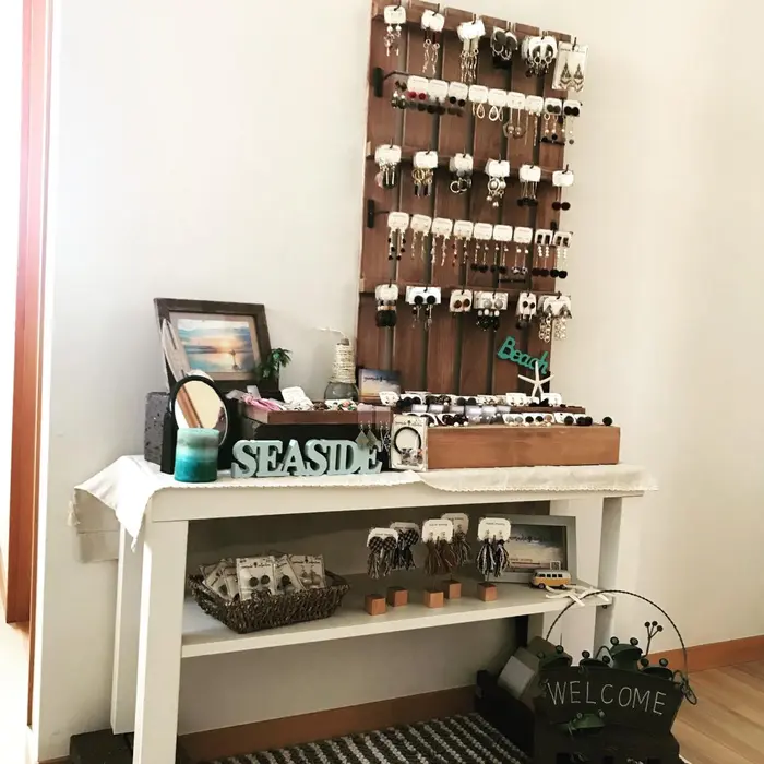 ハンドメイドアクセサリーの販売もありますので エステの際に是非ご覧ください メナードフェイシャルサロン岸和田別所店所属 小松 ひとみのエステ リラクカタログ ミニモ