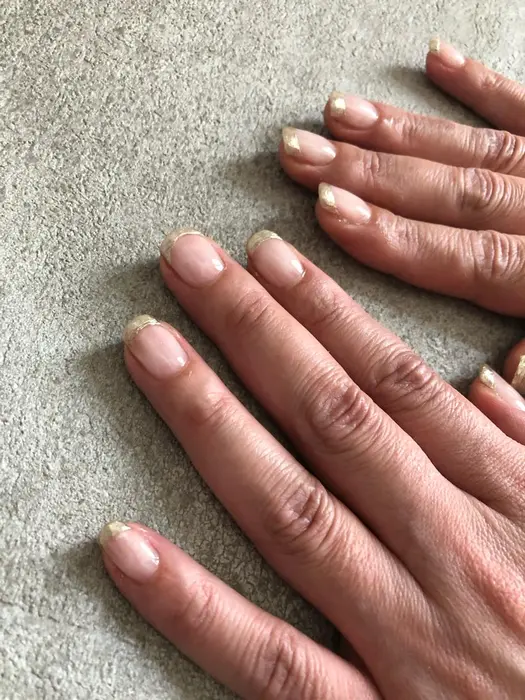 Nail Nails Nailart ガーリー 大人ネイル 当日予約 春カラー ミラーフレンチ ニ True Colors所属 Okum Yukinaの ネイルデザイン ミニモ