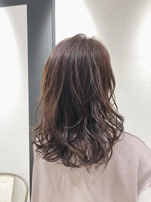 ミディアムレイヤーとラベンダーアッシュ Garden Hair所属 赤川 優衣のヘアカタログ ミニモ