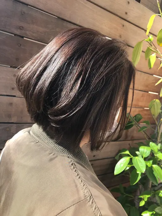 襟元は スッキリと ヘアカラーは 落ち着いた髪色に Figaro Re所属 菅野 美月のヘアカタログ ミニモ