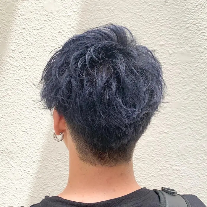 アッシュブルー 緑にならないよう 少しパープルを混ぜました 夏仕様で爽やかに刈り上げました 動 Feria桃山台所属 Feria桃山台 小林勇太のヘアカタログ ミニモ