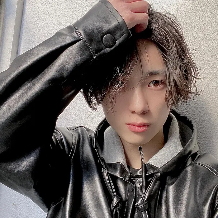 メンズハンサムショート センターパート ツイストスパイラルパーマ Brace 心斎橋所属 心斎橋 メンズ特化 辰井 翼 のヘアカタログ ミニモ