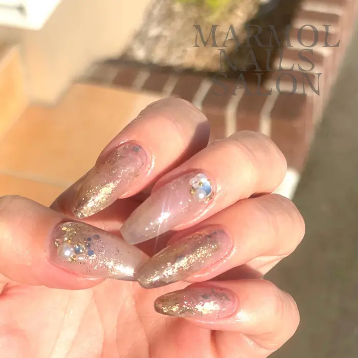 長さ出し ニュアンスネイル キラキラネイル ロングネイル パラジェル ワンカラー ミラーネイル アー Marmol Nails Salon所属 尾嶋 伶奈のネイルデザイン ミニモ